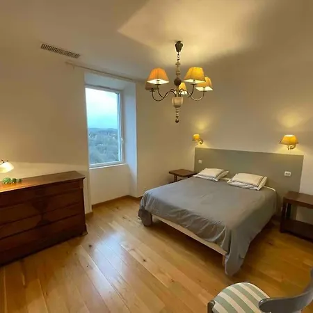 Le Clos De Peyruzel, *