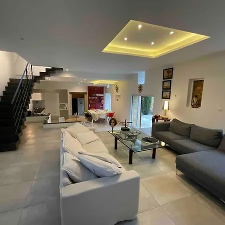 Feriehus Le Clos De Peyruzel,