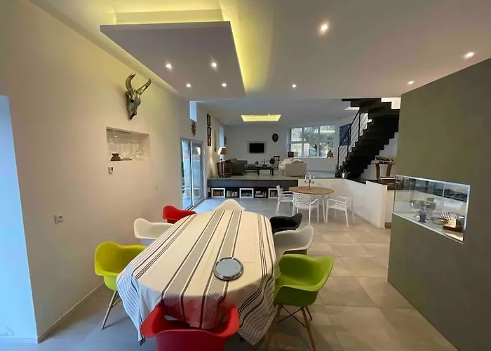 Le Clos De Peyruzel, *